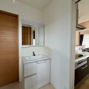 富山市西荒屋｜2台入りカーポート付で冬も安心♪内装リフォーム後のお引渡し・クロス貼替などを行います