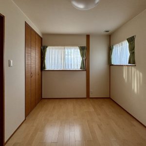 富山市西荒屋｜2台入りカーポート付で冬も安心♪内装リフォーム後のお引渡し・クロス貼替などを行います