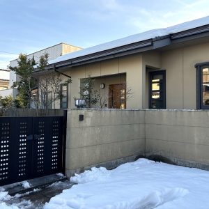 富山市布目｜ゆとりある平屋住宅・2台入インナーガレージ付