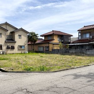 高岡市木津｜敷地広々・幹線道路近く買い物施設充実