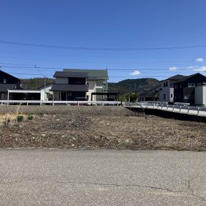 魚津市金山谷｜約108坪のゆとりある敷地・南西角地
