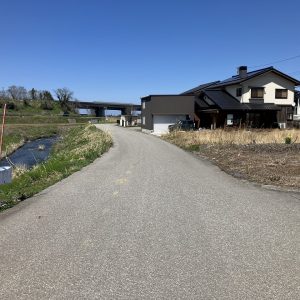 魚津市金山谷｜約108坪のゆとりある敷地・南西角地
