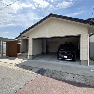 黒部市植木｜広いテラスと充実設備が魅力♪家事楽動線がある住まい