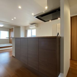 黒部市植木｜広いテラスと充実設備が魅力♪家事楽動線がある住まい