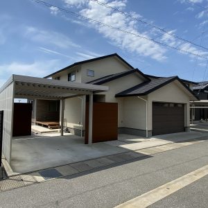 黒部市植木｜広いテラスと充実設備が魅力♪家事楽動線がある住まい