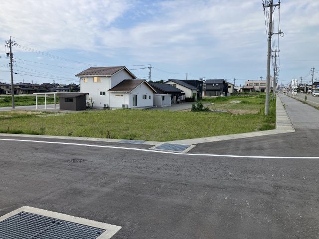 黒部市三日市C｜小学校徒歩圏内・旧8号線沿いで商業施設が充実した地域のサムネイル画像