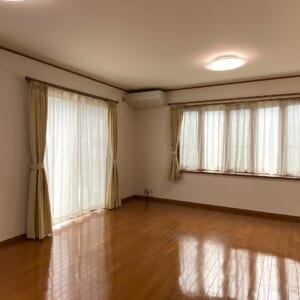 南砺市高瀬｜オスカーホーム施工のインナーガレージ住宅