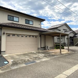 南砺市高瀬｜オスカーホーム施工のインナーガレージ住宅