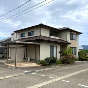 南砺市高瀬｜オスカーホーム施工のインナーガレージ住宅